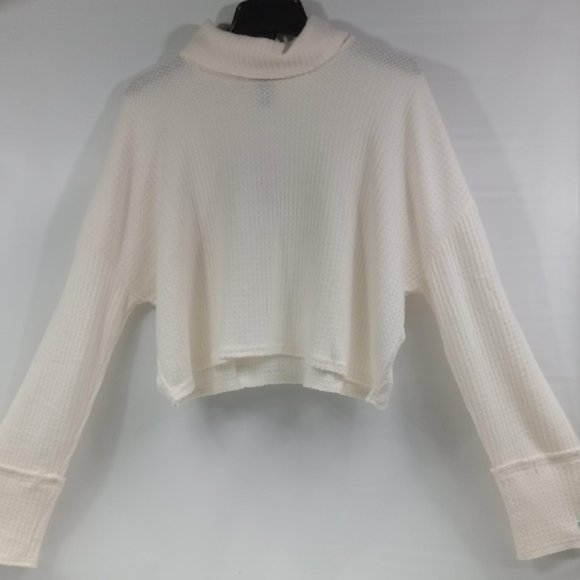 wild fable Sweaters - Wild Fable Soft Cropped Bottom Turtleneck Sweater Size Large NWT